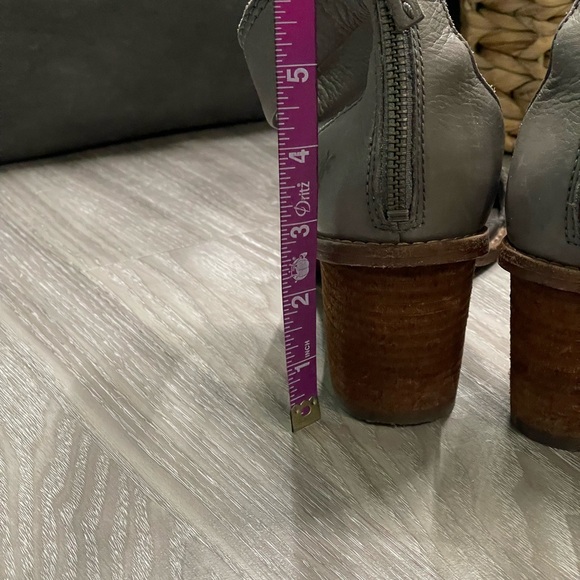 Frye Brielle Back Zip Block Heel Sandals - Picture 6 of 10